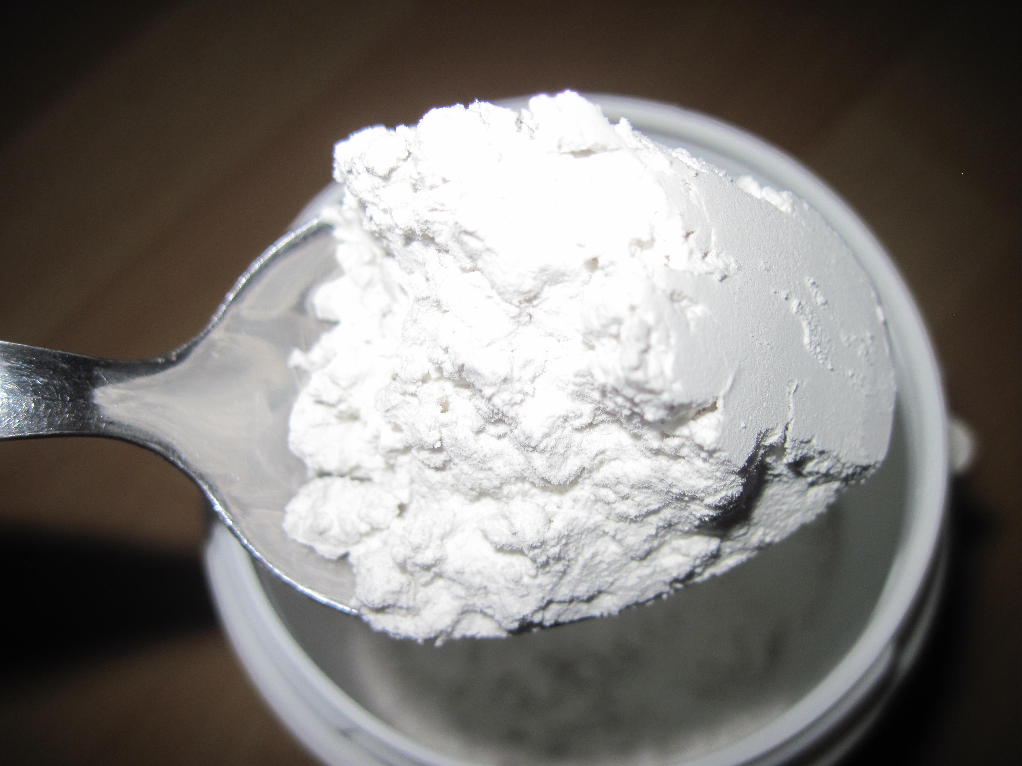 Egy kanálnyi jótékony kovaföld por Kovaföld por adagolása