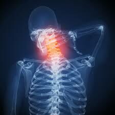 Fülzúgás okai: nyaki gerinc problémák